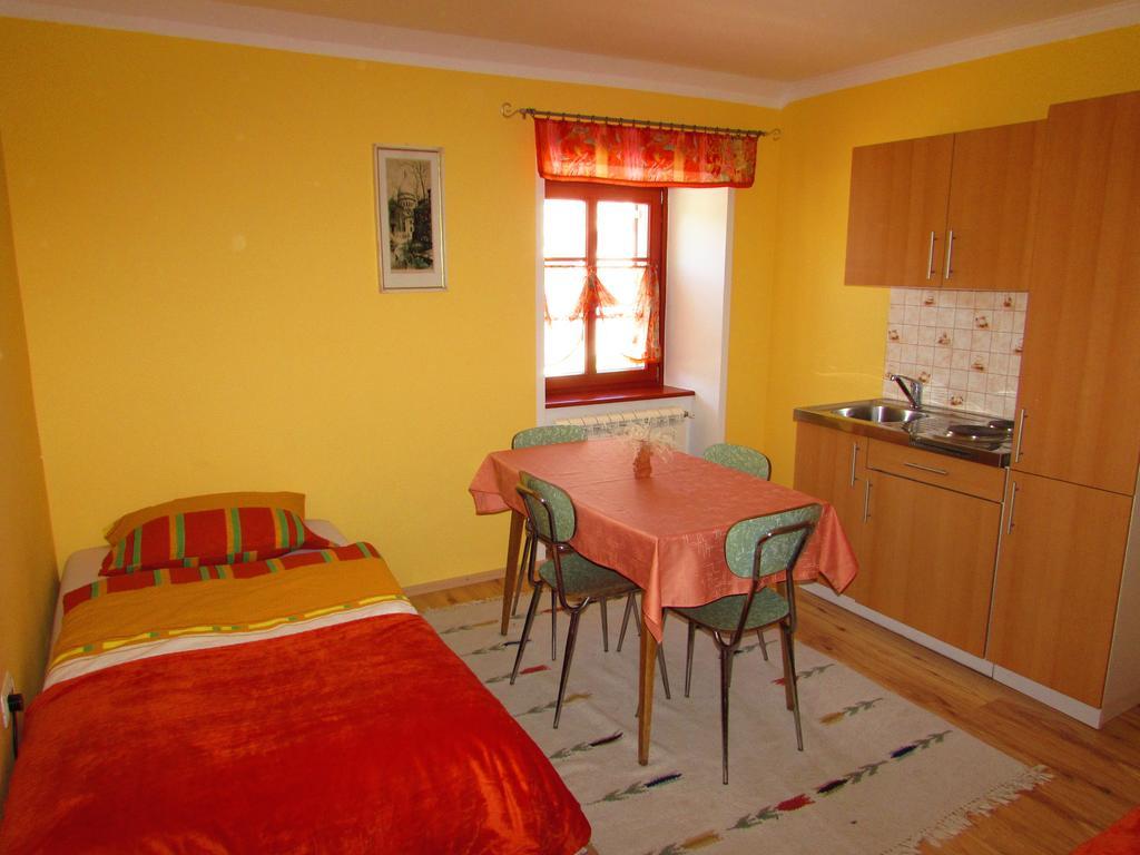 Vremski Britof Tourist Farm Dujceva Domacija 빌라 객실 사진